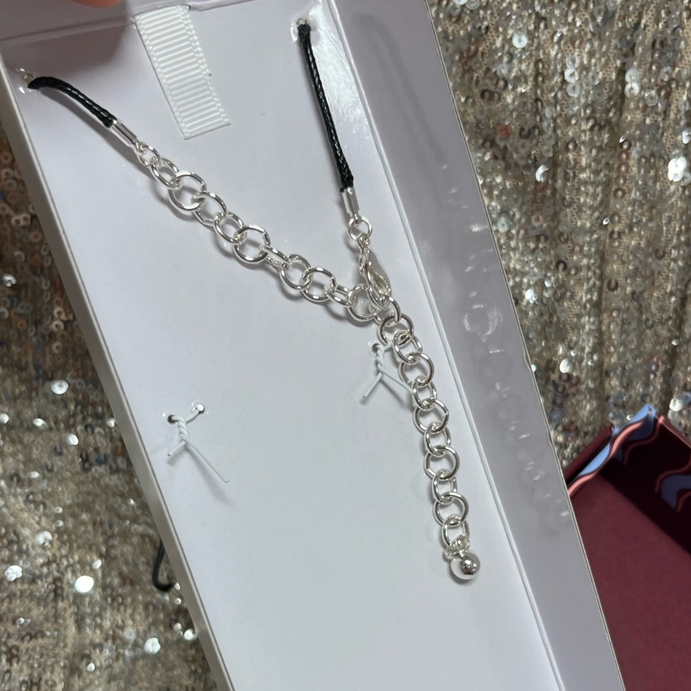 NWT ⚜️🖤⚜️ Piper K Beautiful Silver Tone Pendant Necklace - Picture 7 of 7